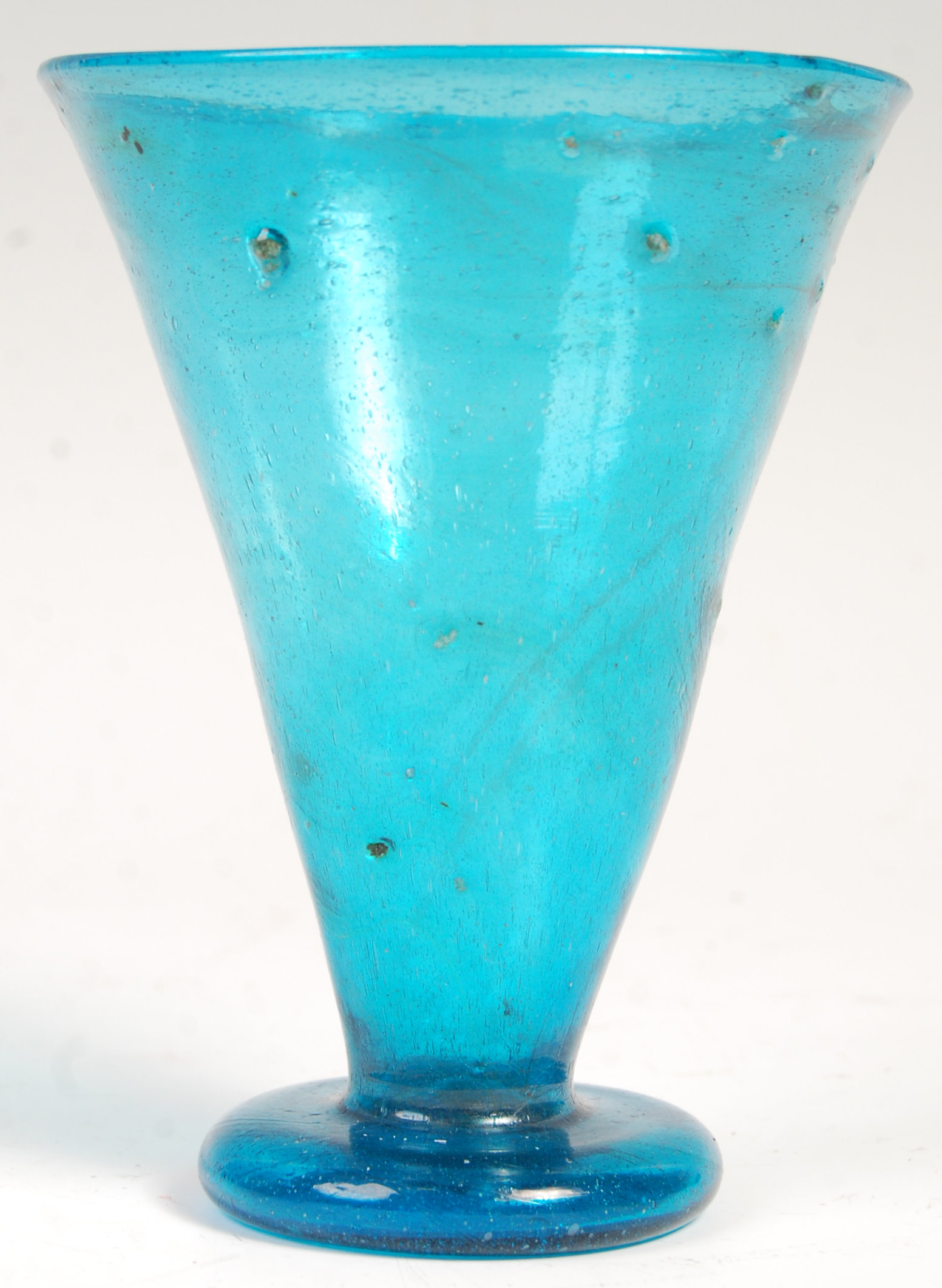 20TH CENTURY RECYCLED MUSKI GLASS EGYPTIAN BEAKER / VASE