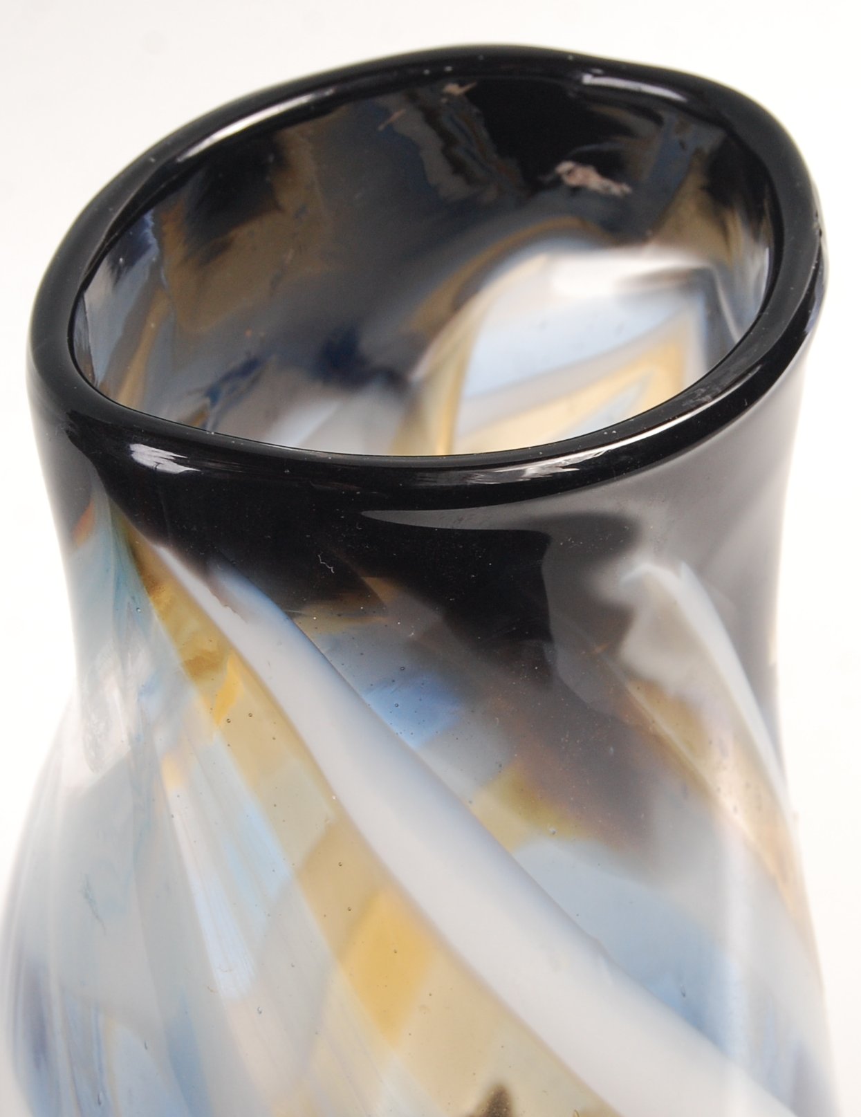 MDINA CORVO RANGE MEDIUM DOUBLE SWIRL MODEL 339 GLASS VASE - Image 3 of 5