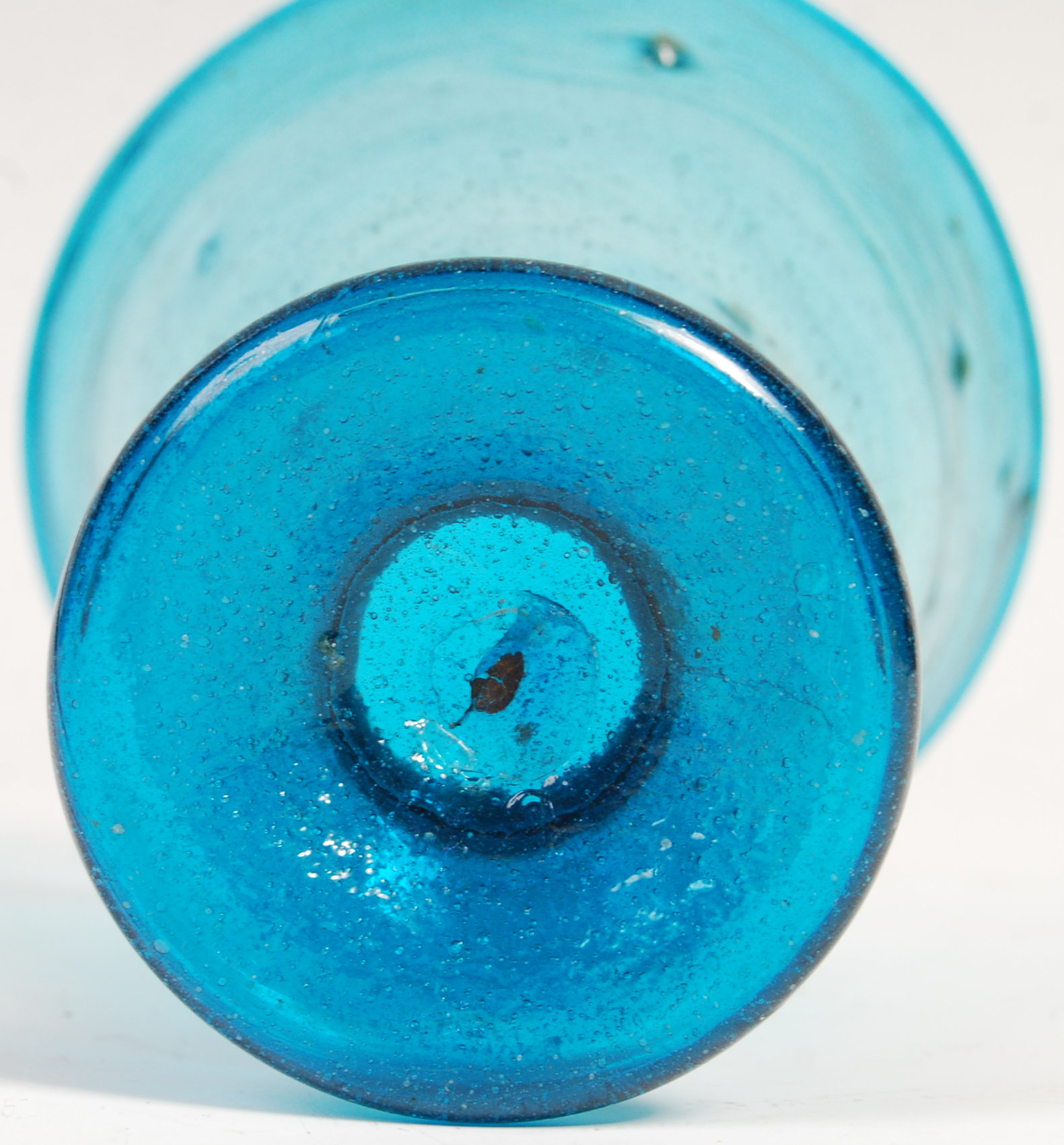 20TH CENTURY RECYCLED MUSKI GLASS EGYPTIAN BEAKER / VASE - Image 3 of 4