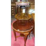 An Edwardian walnut octagonal-top occasional table, on turned legs supported by an undertier, 76cm