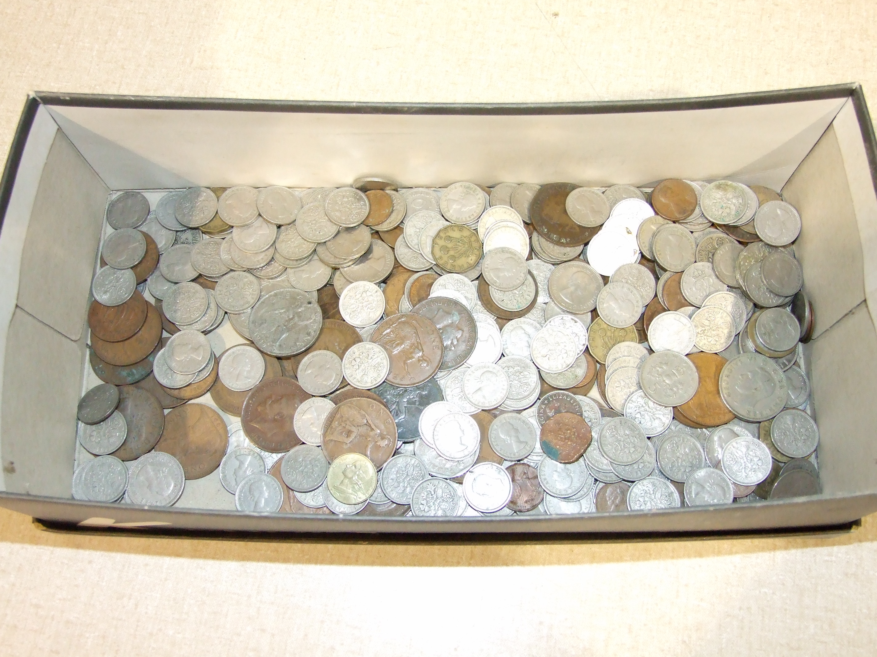 A collection of British and foreign coins, includes a small quantity of pre-1947 silver.