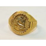 A yellow metal ring with incised Chinese dragon, 10.7g.