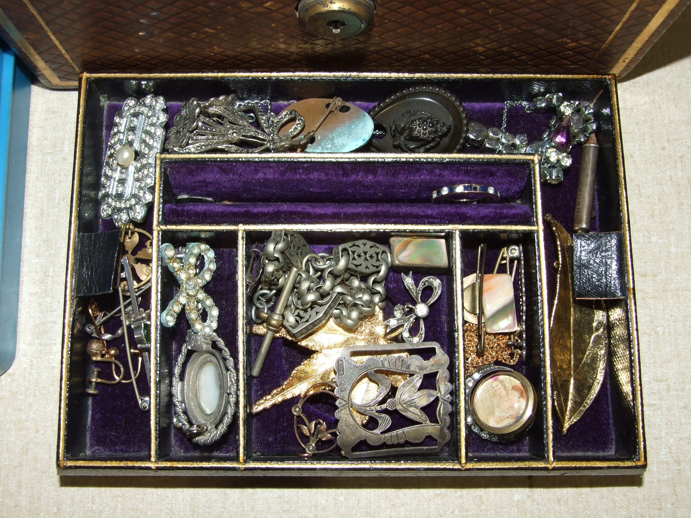 An Edwardian jewellery box with a small collection of silver and other jewellery, various wrist