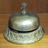A Victorian brass reception bell, 12cm diameter, 10cm high.