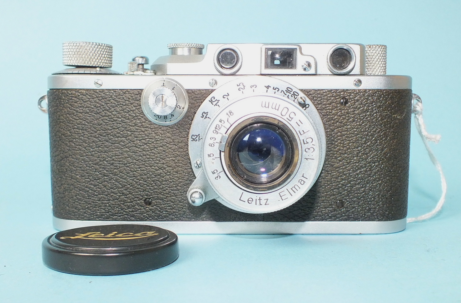 A Leica III Rangefinder camera, 1936/37 no.229984, with Leitz Elmar 1:3.5/50 lens no.037616 with - Image 3 of 6