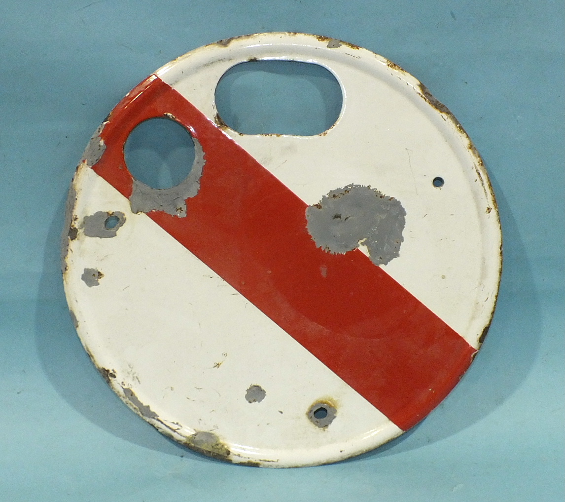 A BR (W) enamelled metal home signal dated 1960, 202 x 29cm and a shunting signal, 40cm diameter. - Image 3 of 3