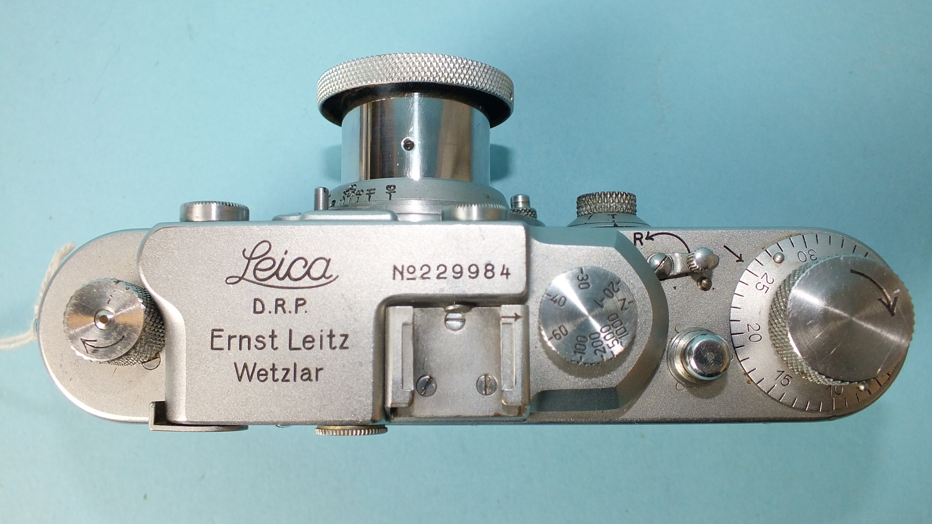 A Leica III Rangefinder camera, 1936/37 no.229984, with Leitz Elmar 1:3.5/50 lens no.037616 with - Image 4 of 6