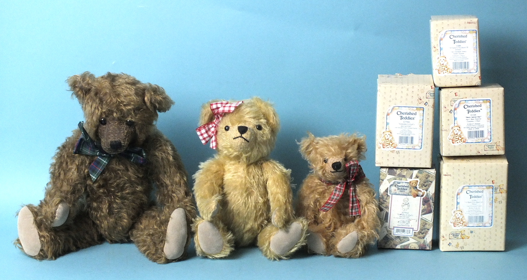 Three Deans Rag Book Co. for Past Times teddies, 36cm, 28cm and 22cm and five 'Cherished Teddies'