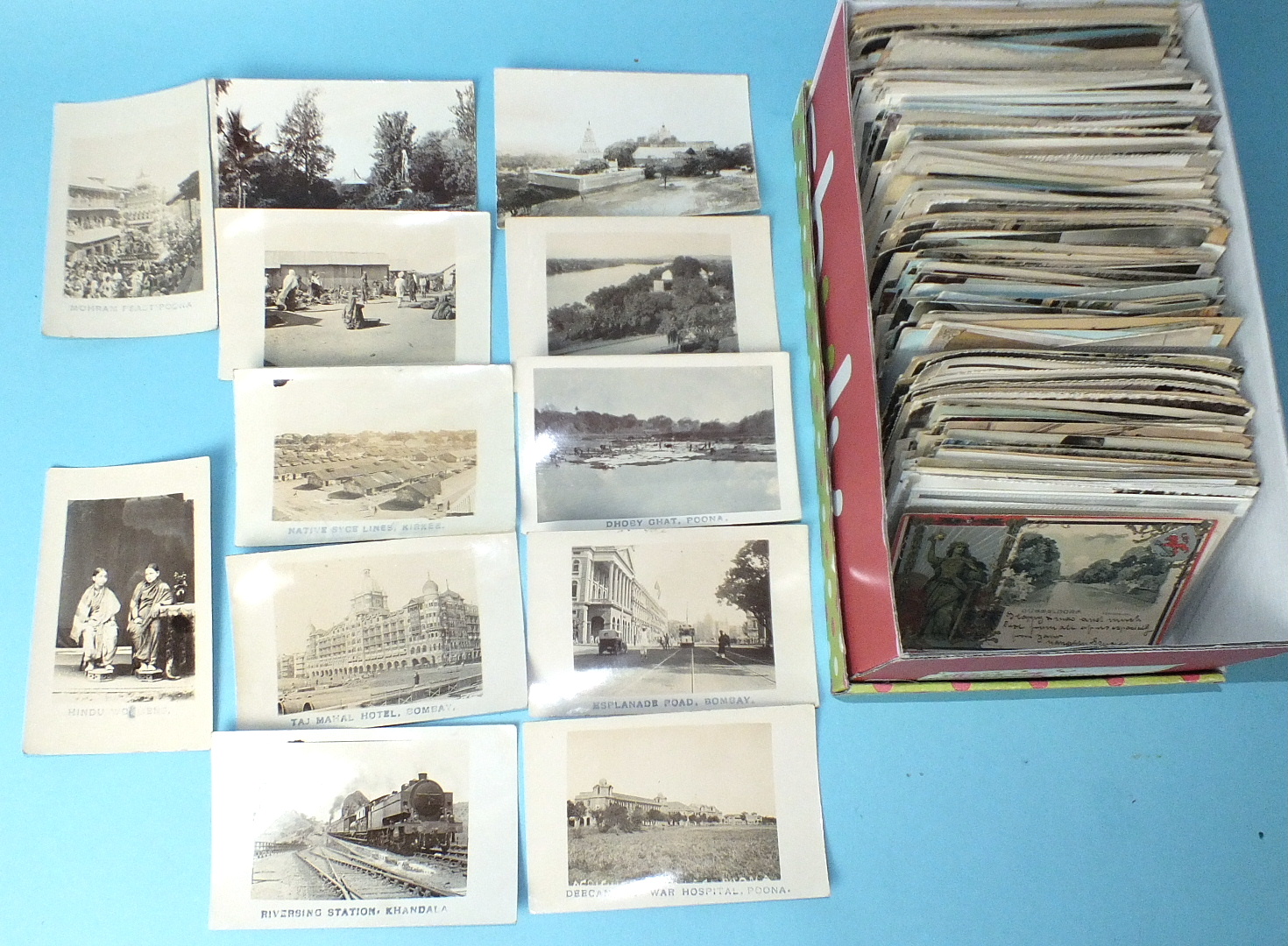 Approximately 1120 loose foreign topographical postcards. - Image 3 of 4