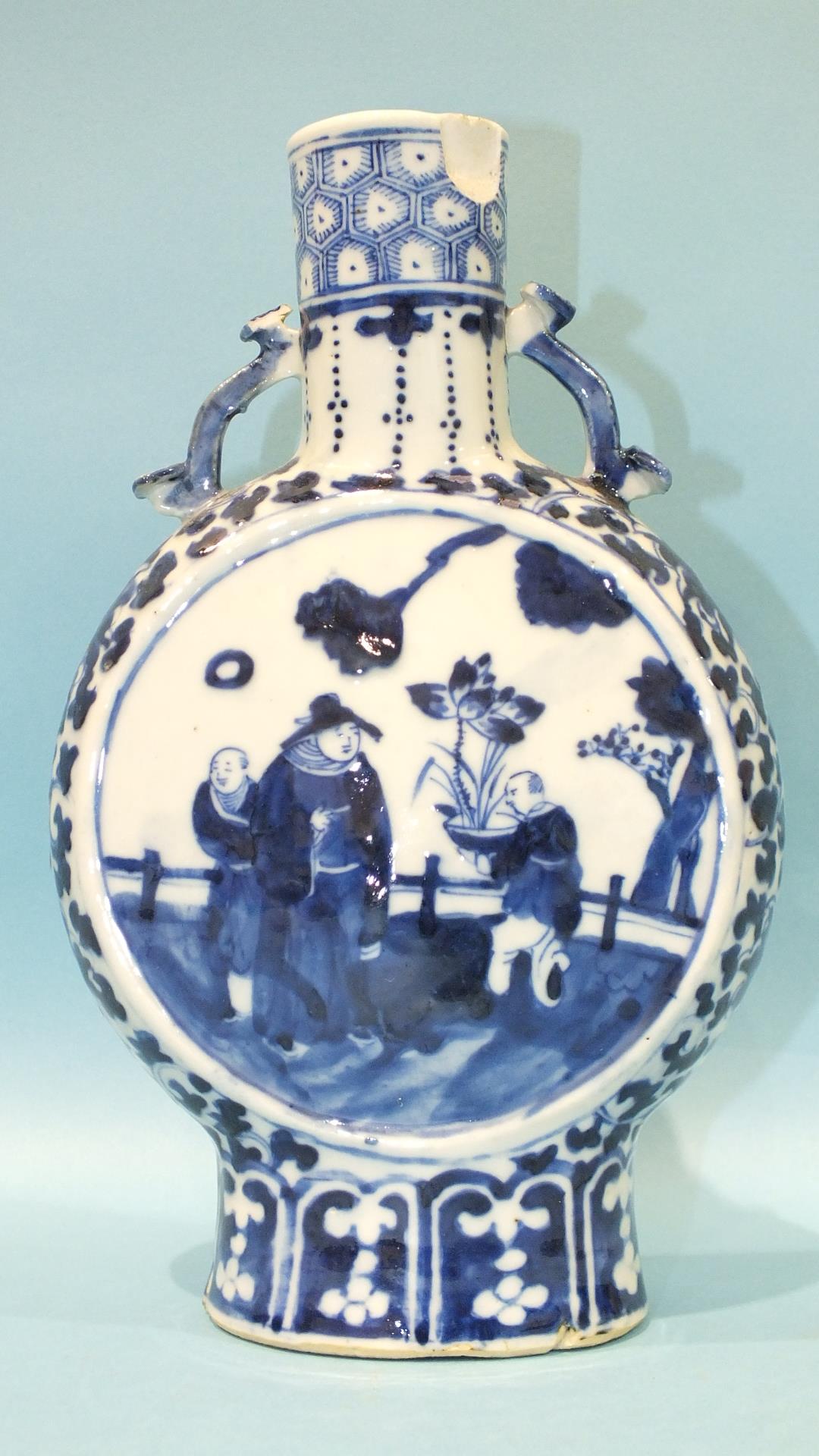 A 19th century Chinese blue and white moon flask decorated with figures in garden settings, Kang Hsi - Image 2 of 4