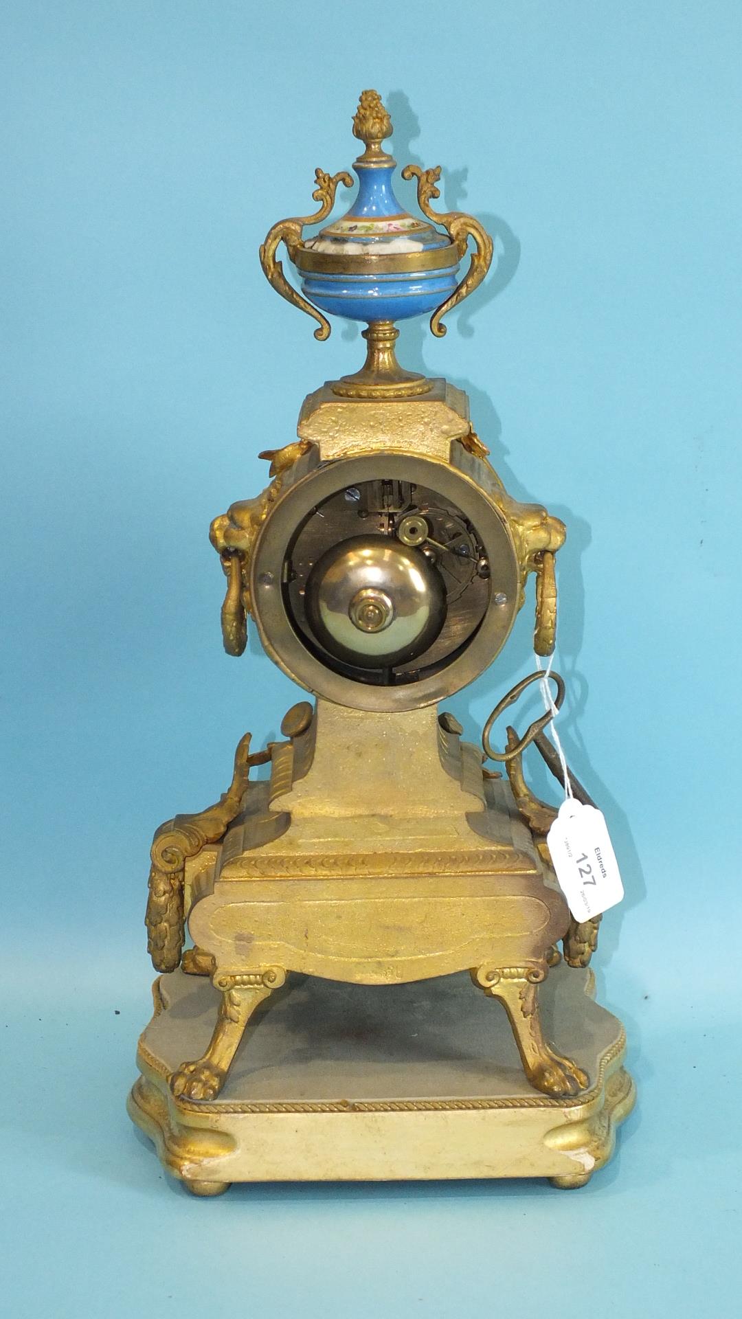 A 19th century French gilt spelter and porcelain mounted mantel clock with bell-striking drum - Image 2 of 2