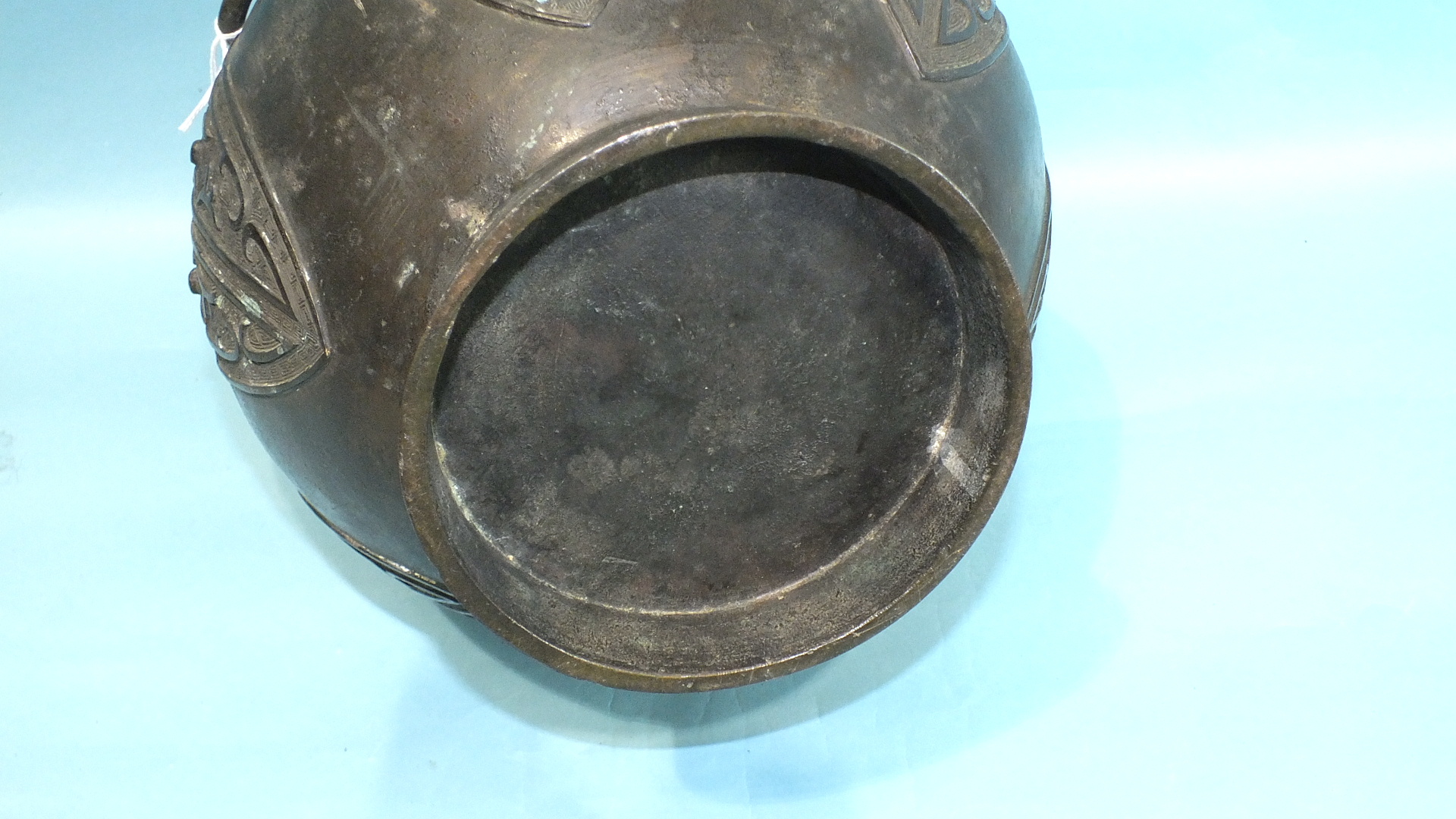 A large 19th century archaic-style Chinese bronze vase with applied ring handles and stylised animal - Image 7 of 7