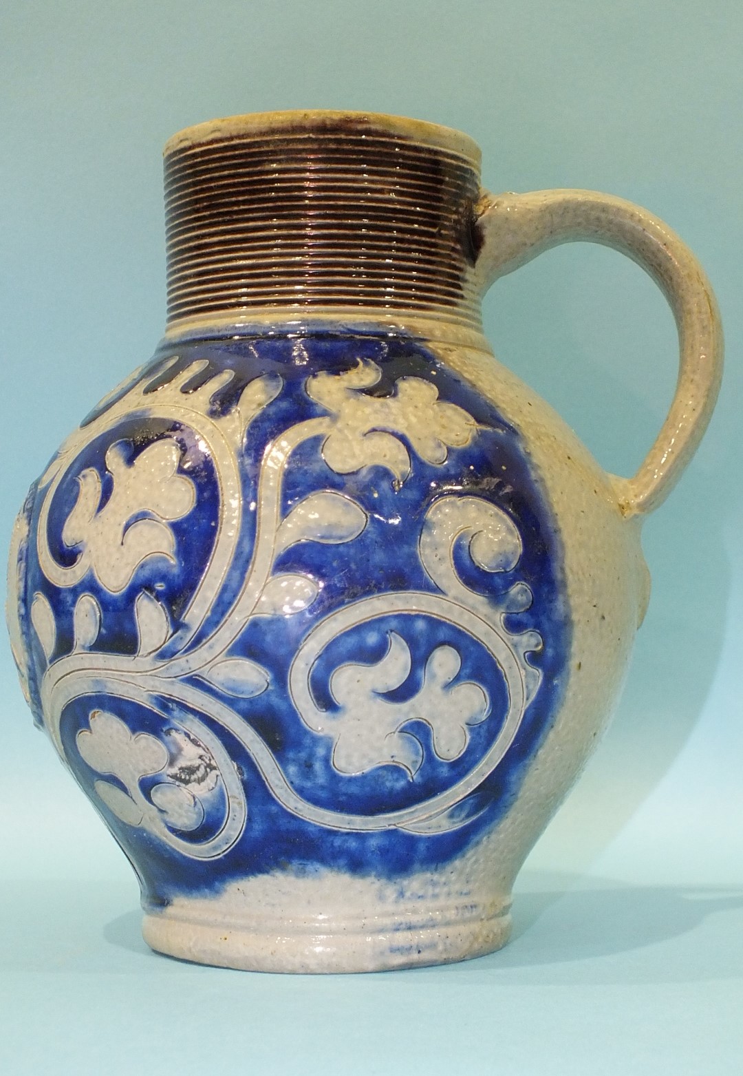 An early-18th century Westerwald salt-glazed stoneware jug with stylised leaf decoration and a - Image 3 of 6