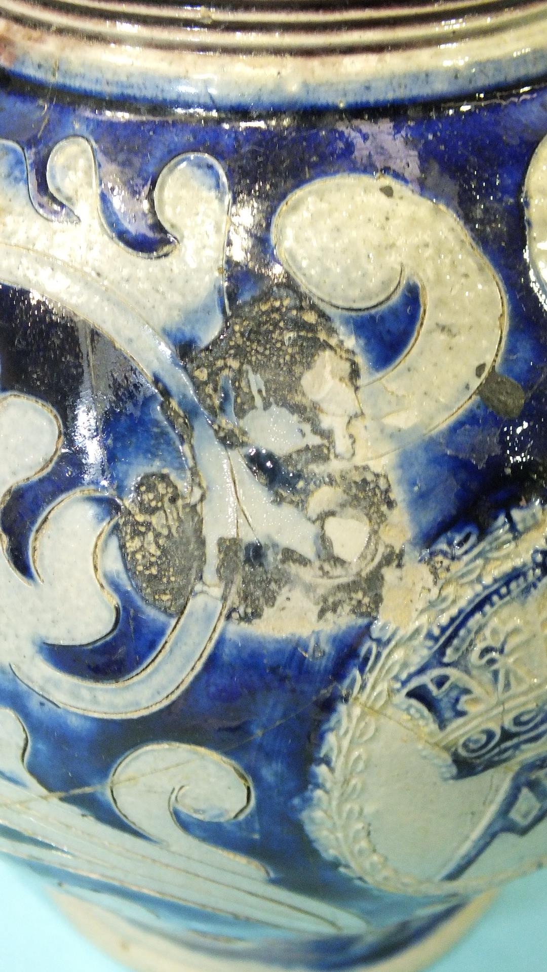An early-18th century Westerwald salt-glazed stoneware jug with stylised leaf decoration and a - Image 6 of 6