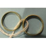 Two 14ct yellow gold wedding bands, sizes R and S½, 4.8g.