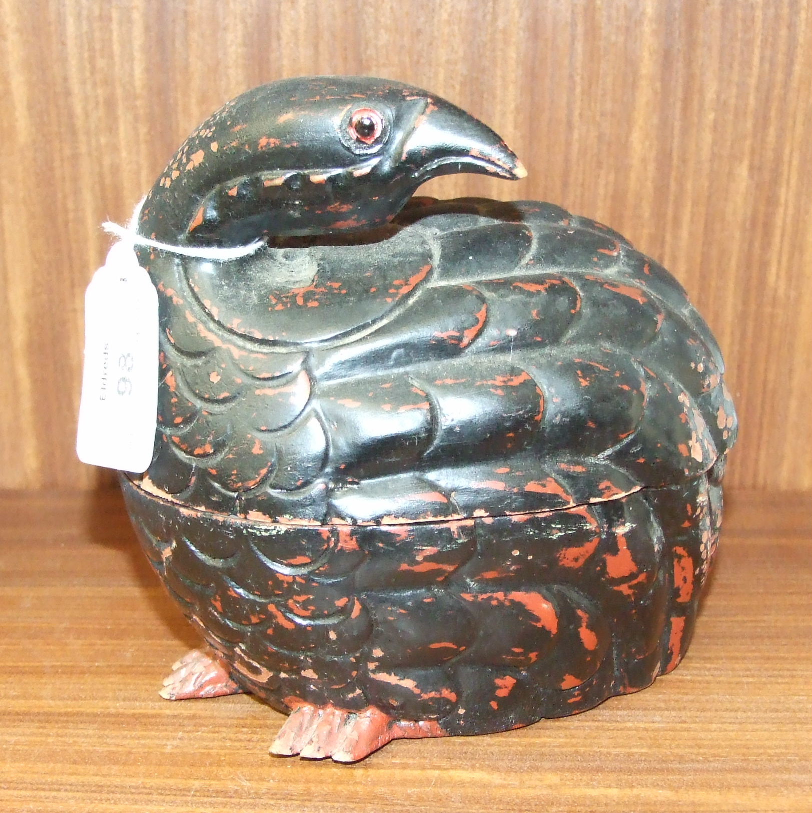 A lacquered wood box and cover in the form of a quail, 15cm high. - Image 2 of 2