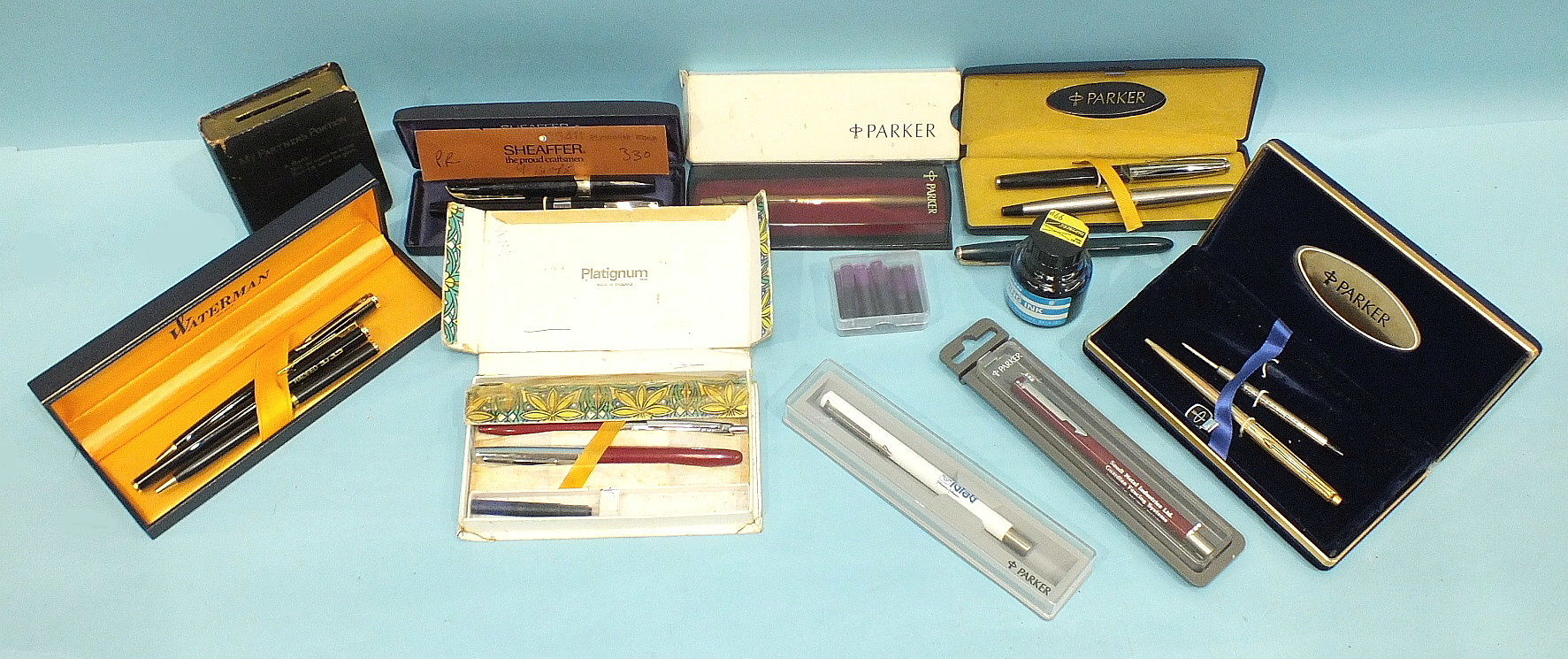 A small quantity of fountain and other pens, including Platinum, Parker, Sheaffer, Watermans, etc.