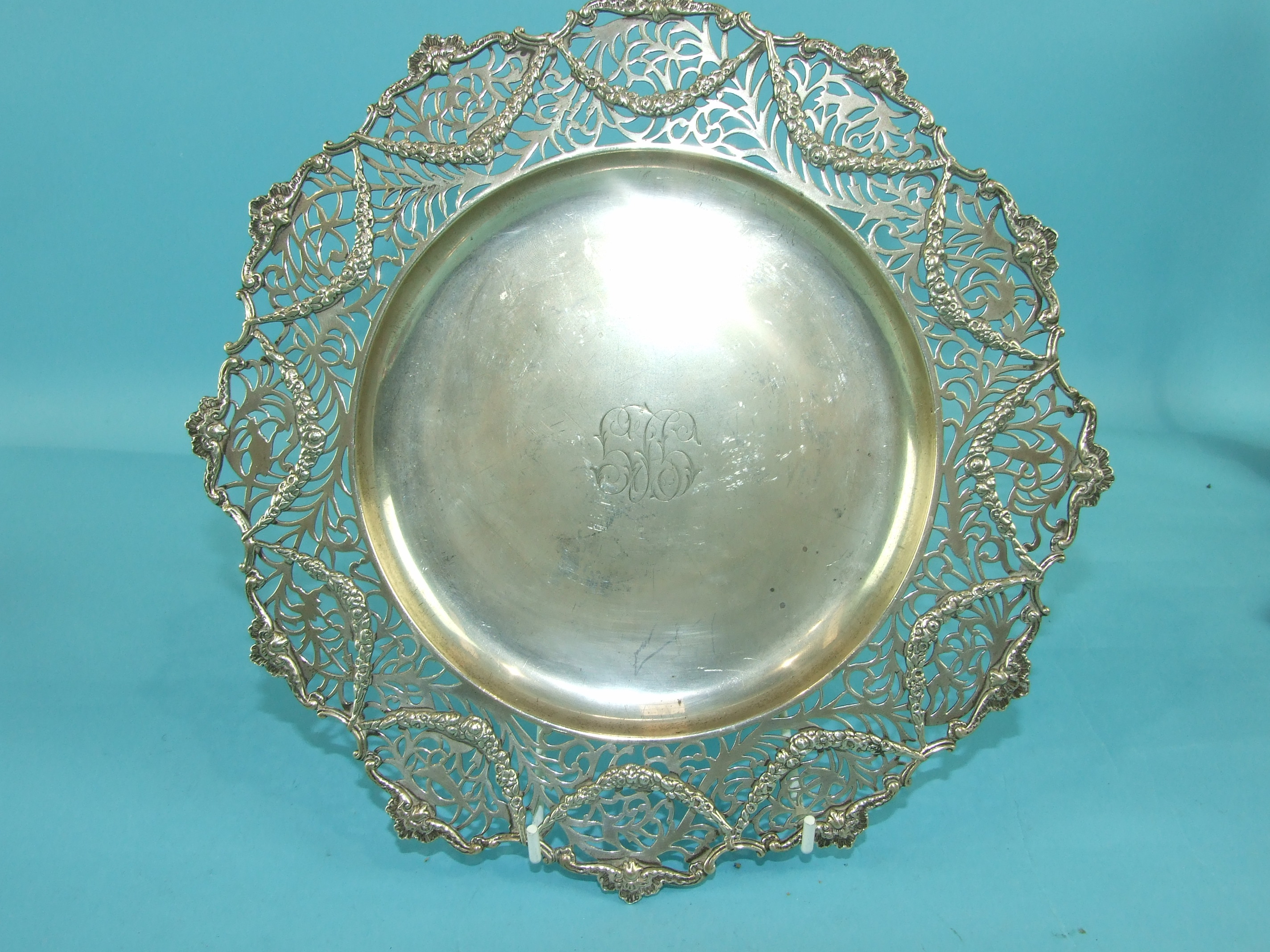 A circular shallow dish, the pierced border with foliate edge and hung with garlands of flowers, - Image 2 of 2