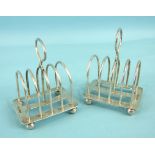 A pair of Mappin & Webb four-division silver toast racks, 8cm long, 10.5cm high, Sheffield 1902,