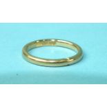 An 18ct gold wedding band, size K, 2.9g.