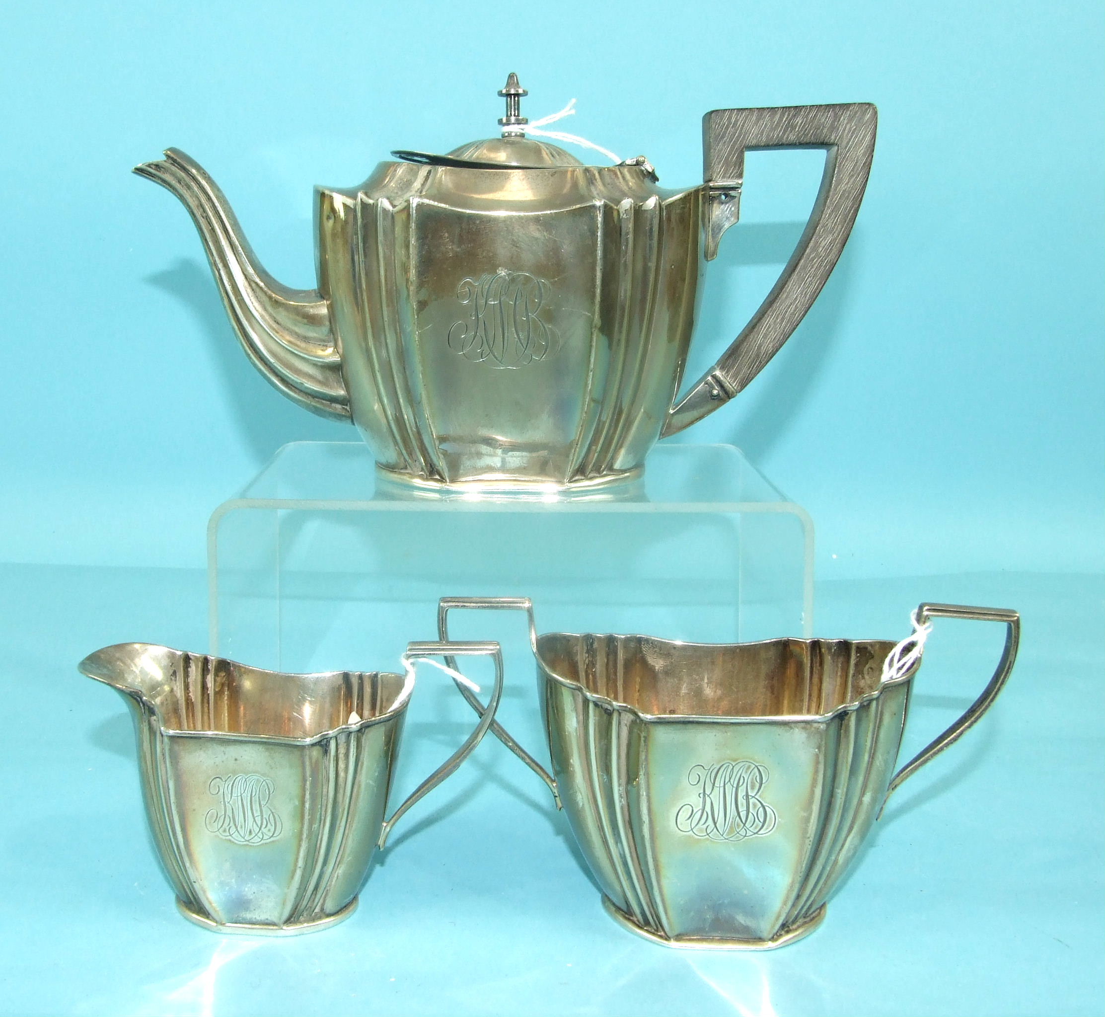 A three-piece bachelor's tea service of shaped oval form, comprising: teapot, cream jug and sugar