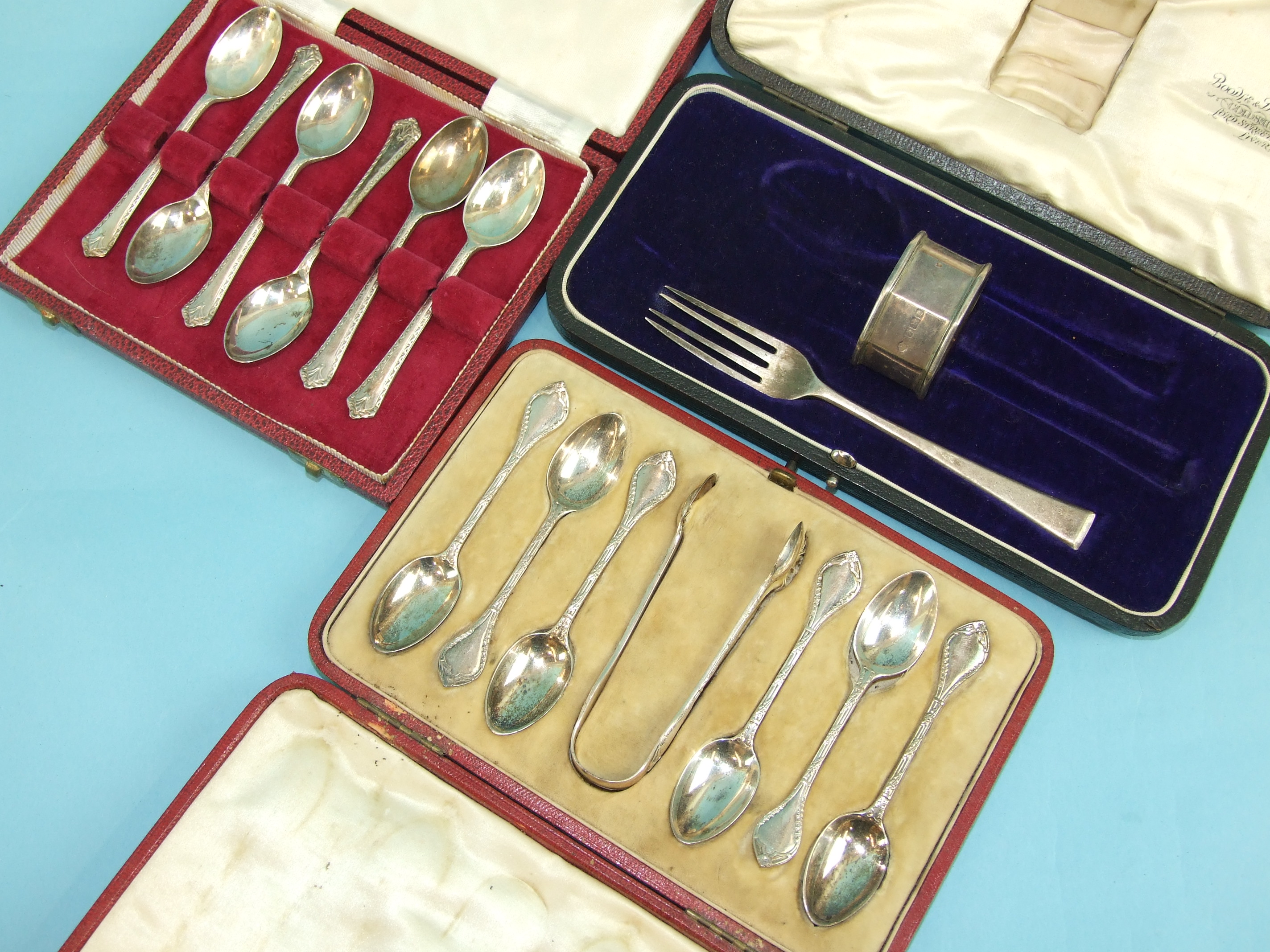 A cased set of six silver teaspoons with sugar tongs, London 1900/01, a cased set of six modern