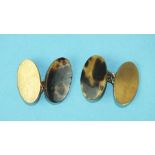 A pair of 9ct gold cufflinks faced with tortoiseshell oval plaques, (one a/f), 11.3g.