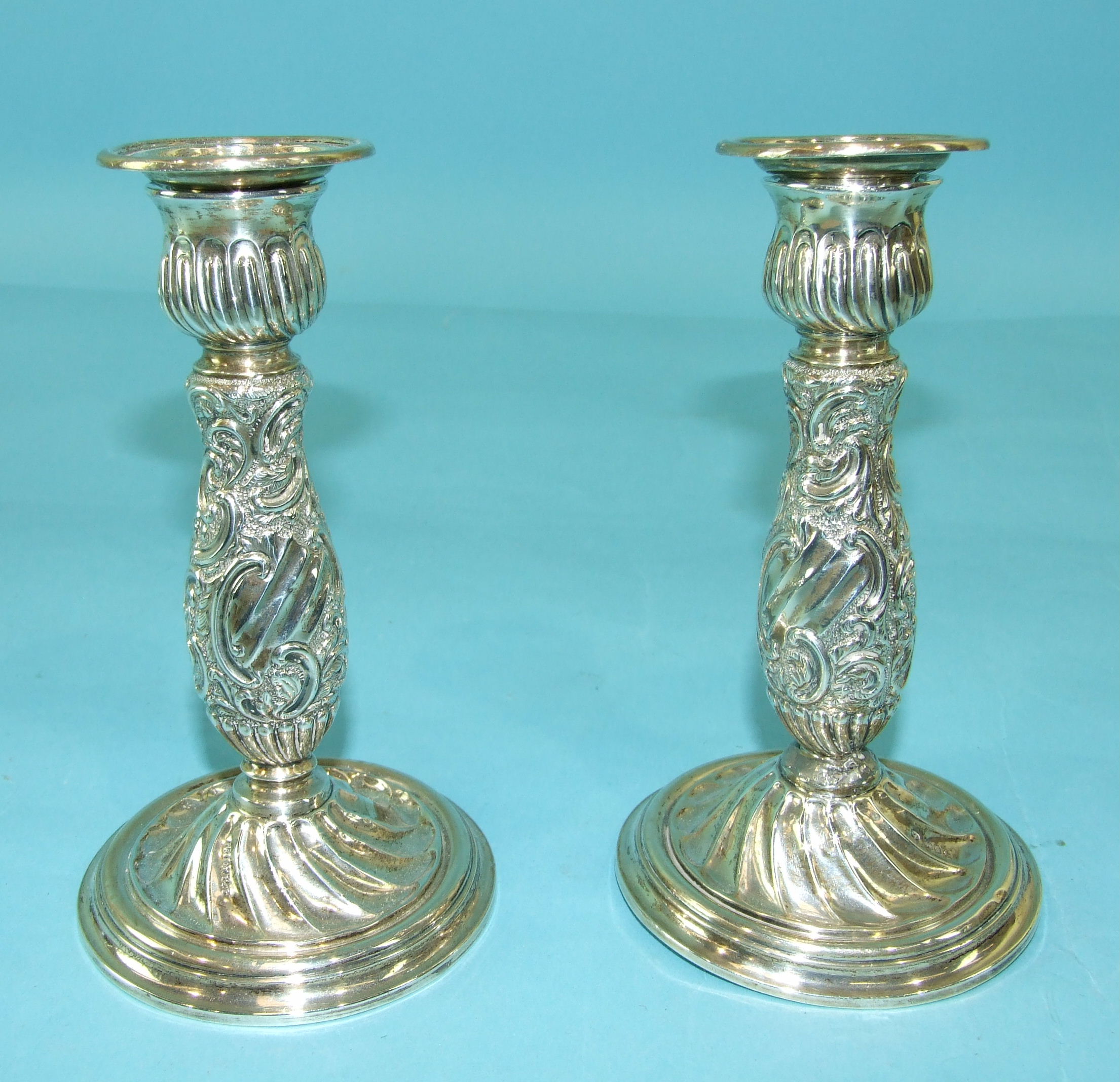 A pair of late-Victorian silver candlesticks of small form, with chased baluster stems, 13cm high,