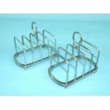 A pair of four-division wire toast racks, 10 x 9cm, London 1901, ___5oz.