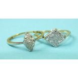 Two similar Edwardian diamond cluster rings with 18ct gold mounts, sizes K½ and N½, 4g.