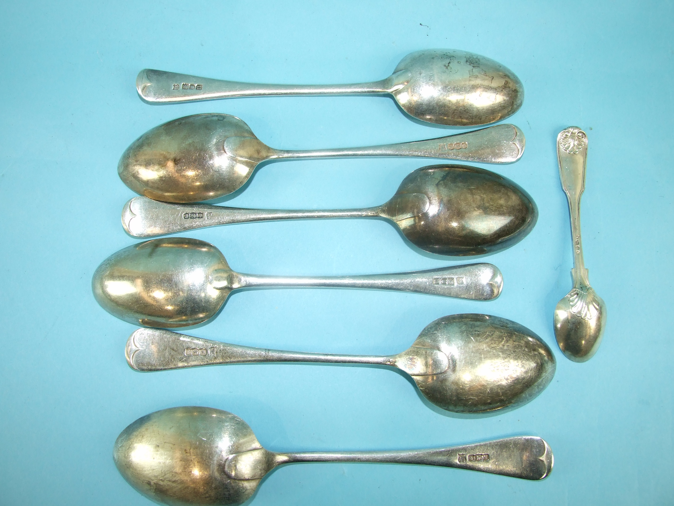 A collection of six silver Old English pattern tablespoons, 3x Sheffield 1933, 2x London 1915, 1x - Image 2 of 2