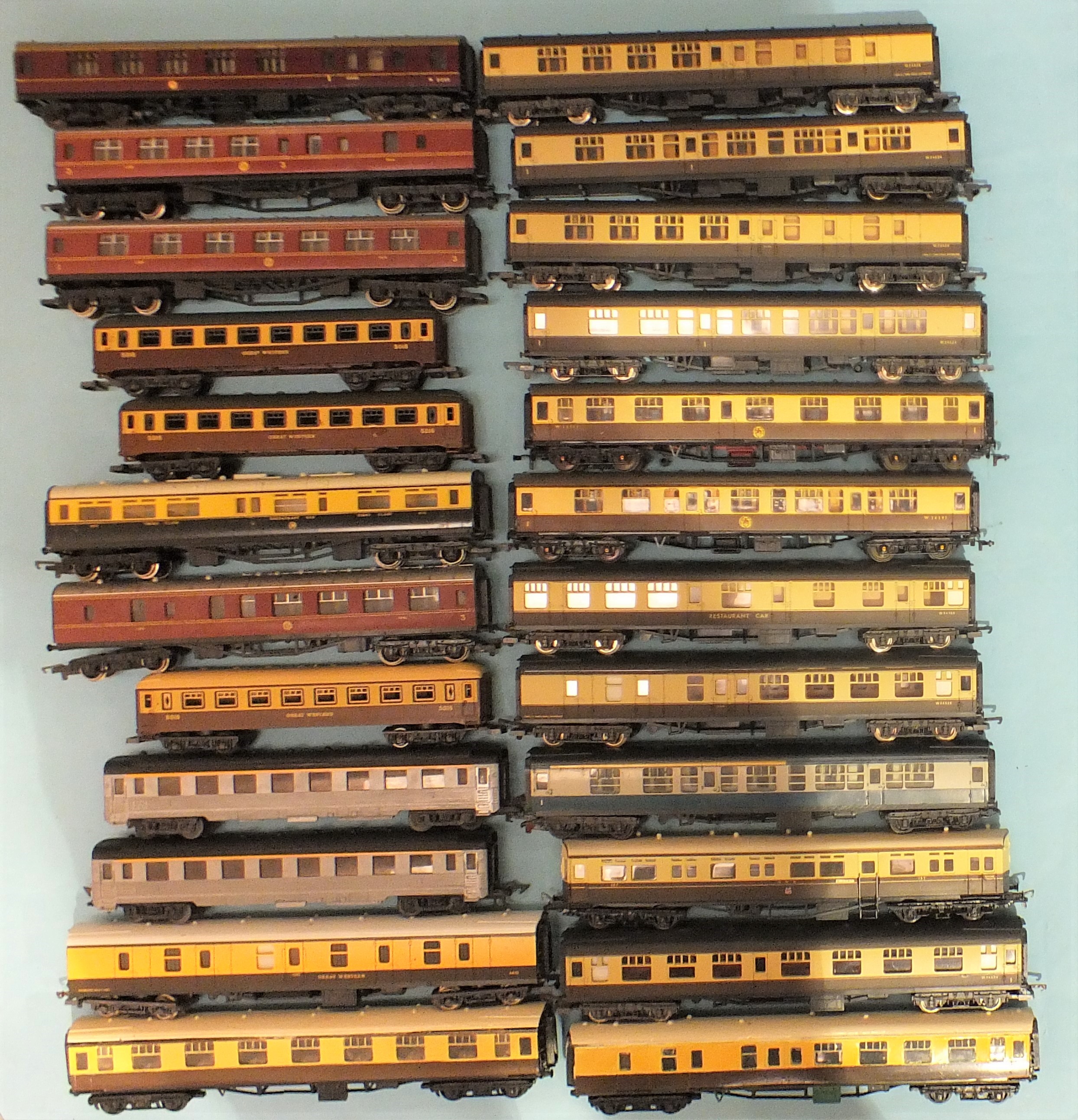 OO Gauge, twenty-four unboxed coaches by Lima and others, (a/f), (24).