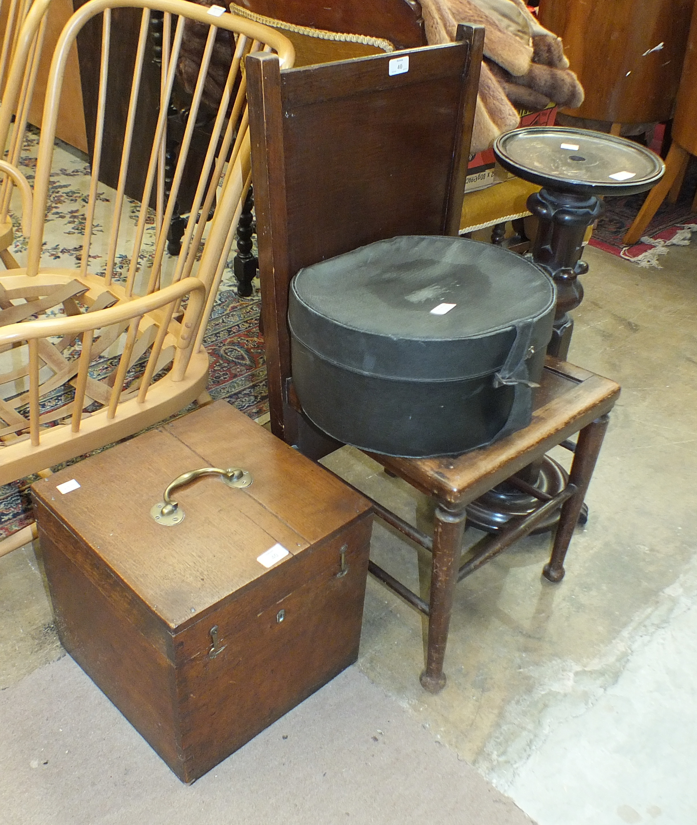 A late-19th/early-20th century grained wood instrument box with brass carrying handle, 33.5cm