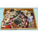 A quantity of costume jewellery.