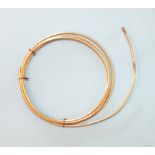 A length of yellow metal wire, 11.8g.