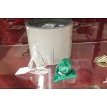 A Swarovski glass model of a yacht A7473 000 004, in box and a small malachite egg with stand, (2).