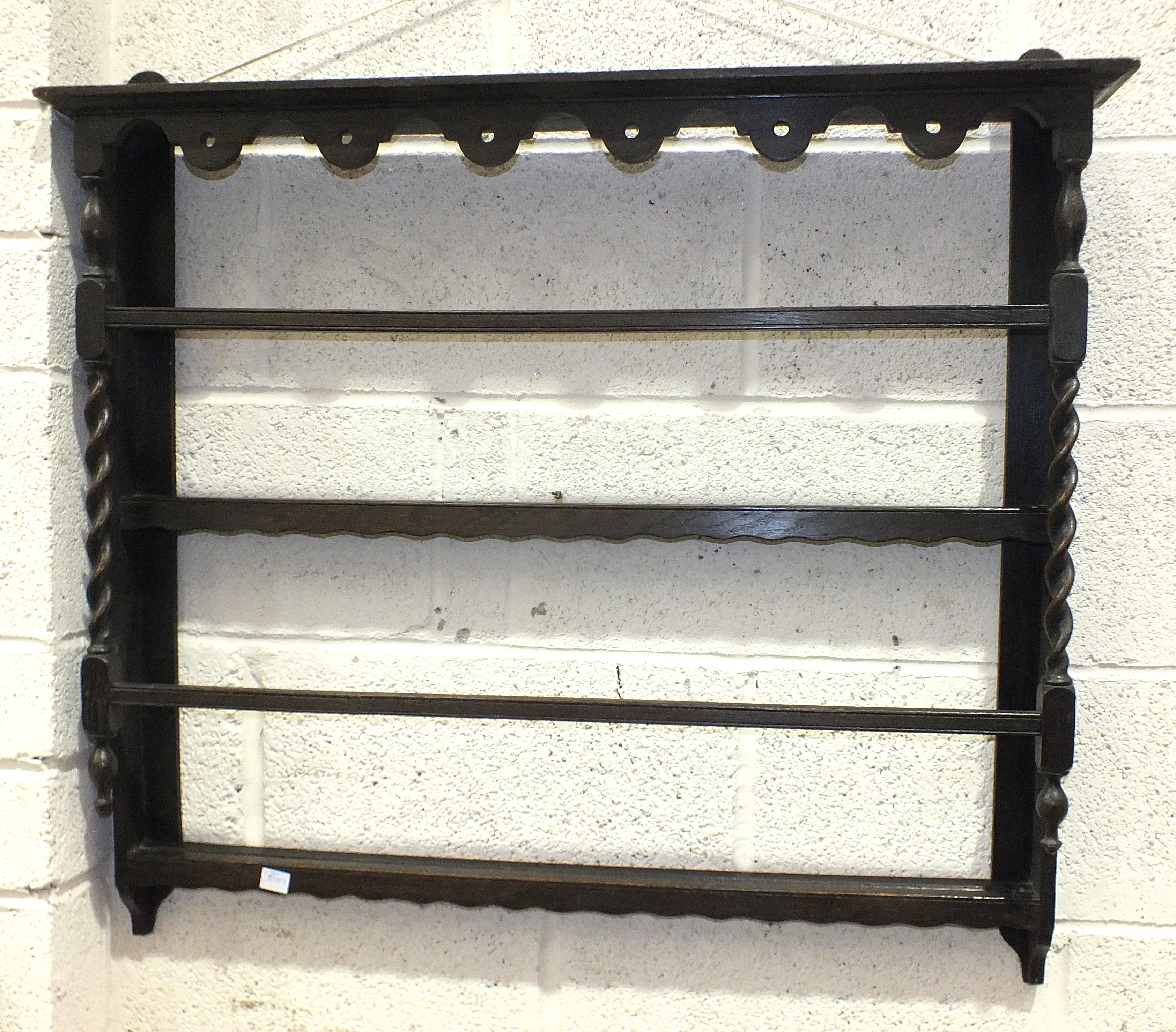 An oak wall plate rack, 90cm wide, 80cm high.