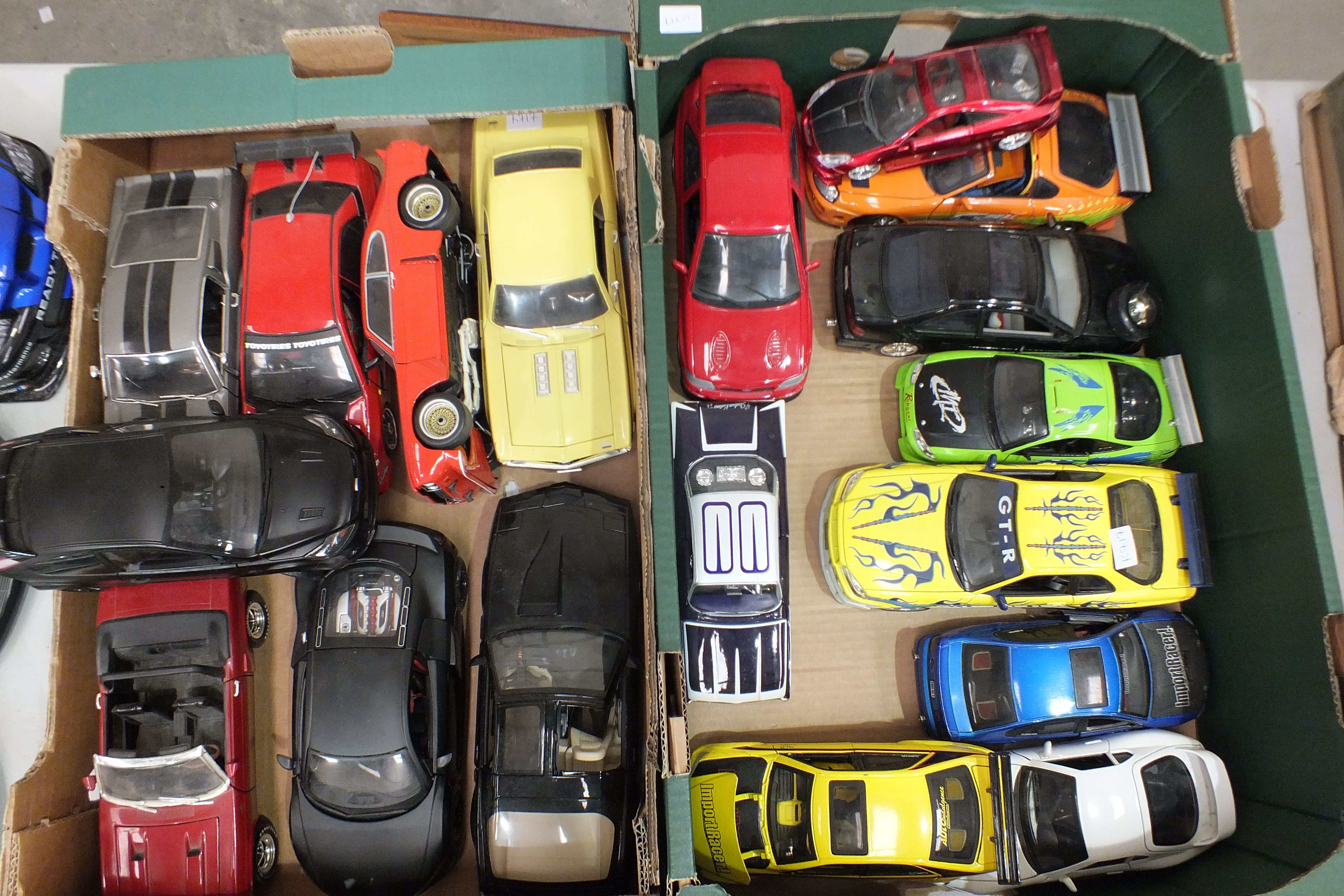 A collection of eighteen unboxed diecast model cars, (18).