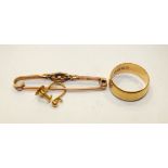 A 22ct gold wedding band, 6.1g and a 9ct gold knot brooch and earring mount, 3g.