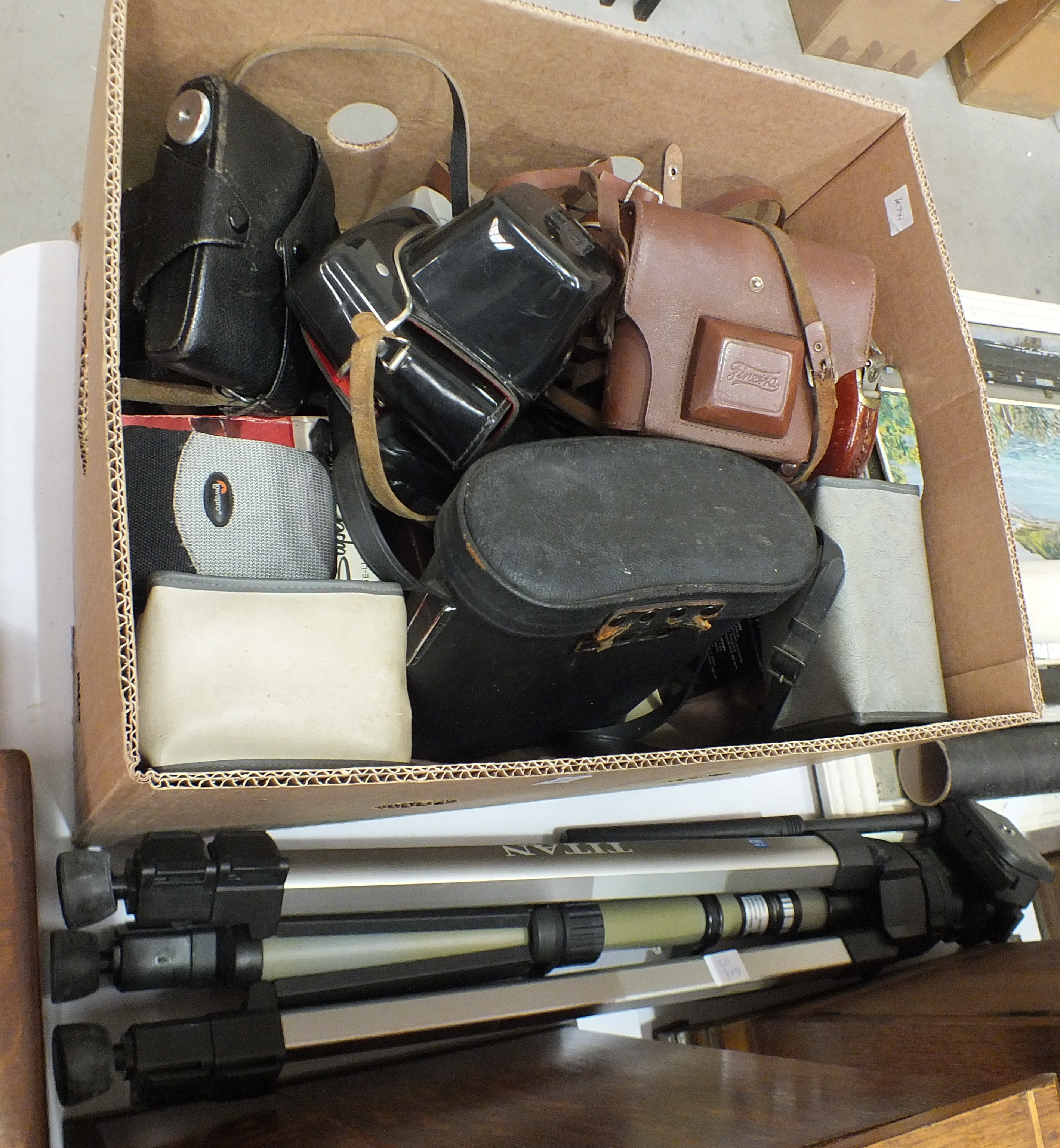 A pair of Chinon 10x50 binoculars in case and a collection of various cameras, including Praktica, - Image 2 of 2