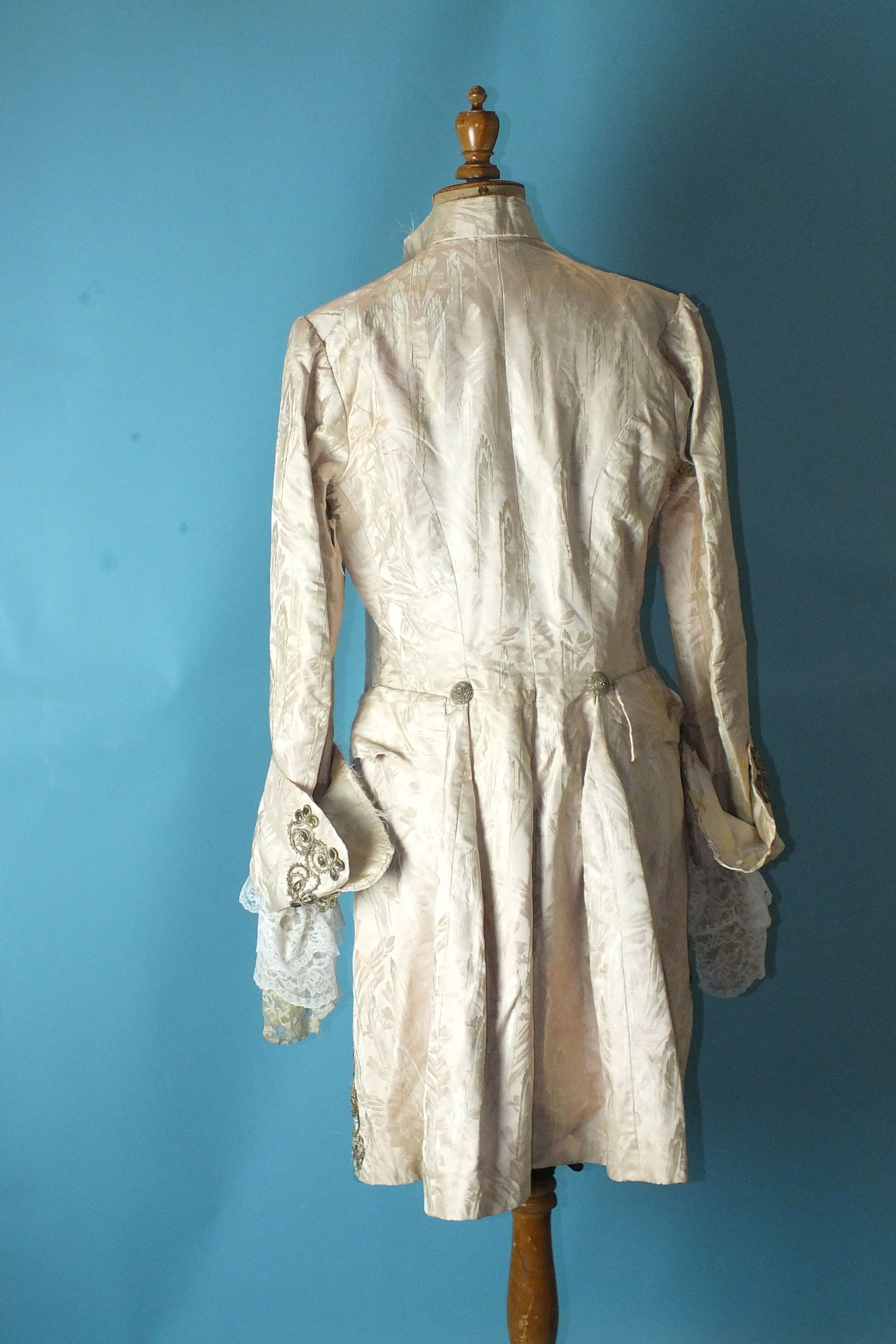 A late-18th century gentleman's very pale pink silk brocade coat, the front and cuffs embellished - Image 2 of 6