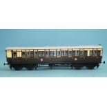 An O gauge kit-built brake/1st/3rd coach in GWR brown/cream livery, with interior detailing.