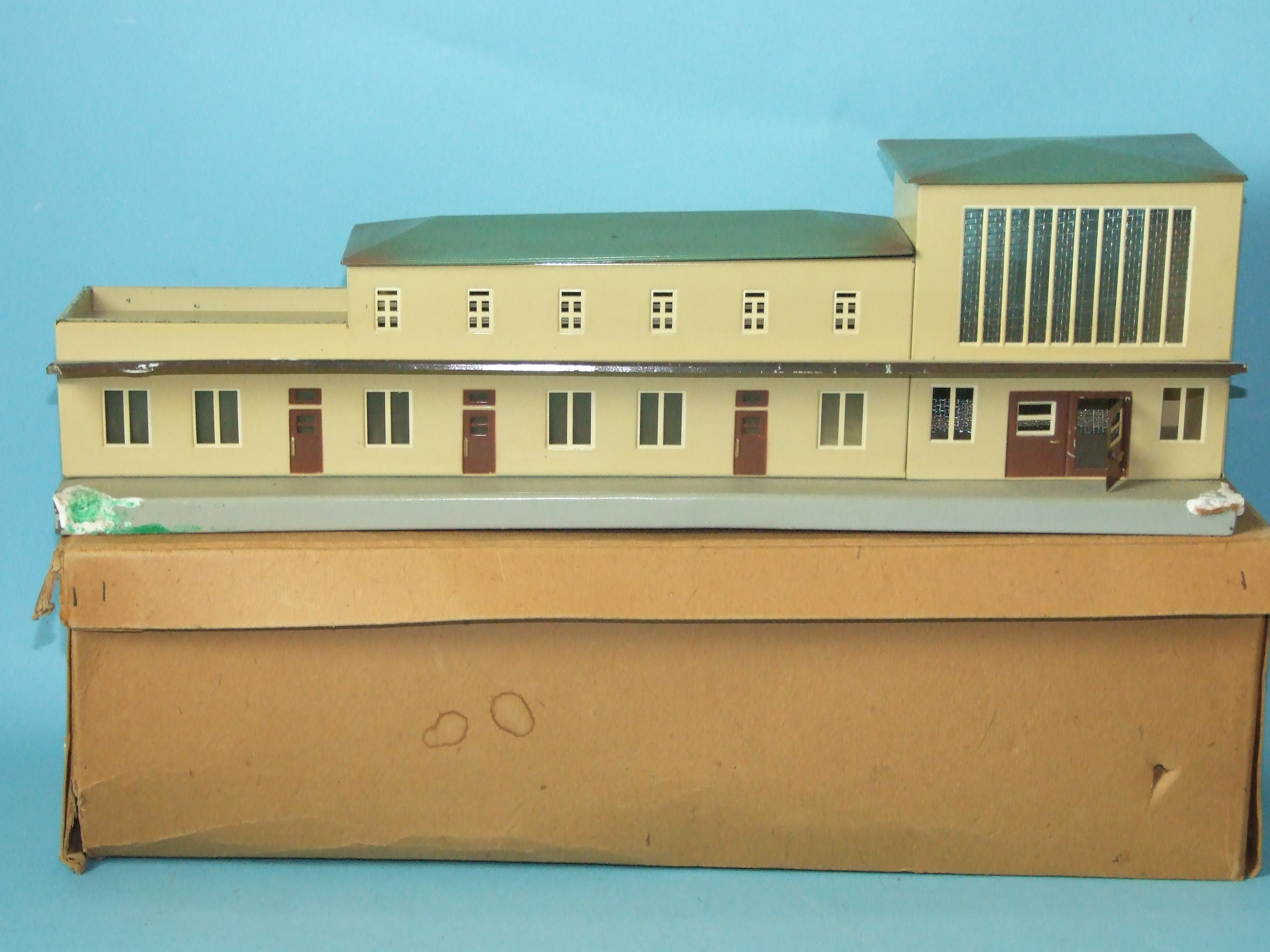 Märklin O gauge, a tinplate two-storey station building c1950's, 52cm, box bearing Märklin label