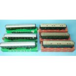 Märklin HO gauge, 346/5 three boxed baggage cars and three boxed coaches, (4023 (x2) and 4027), (