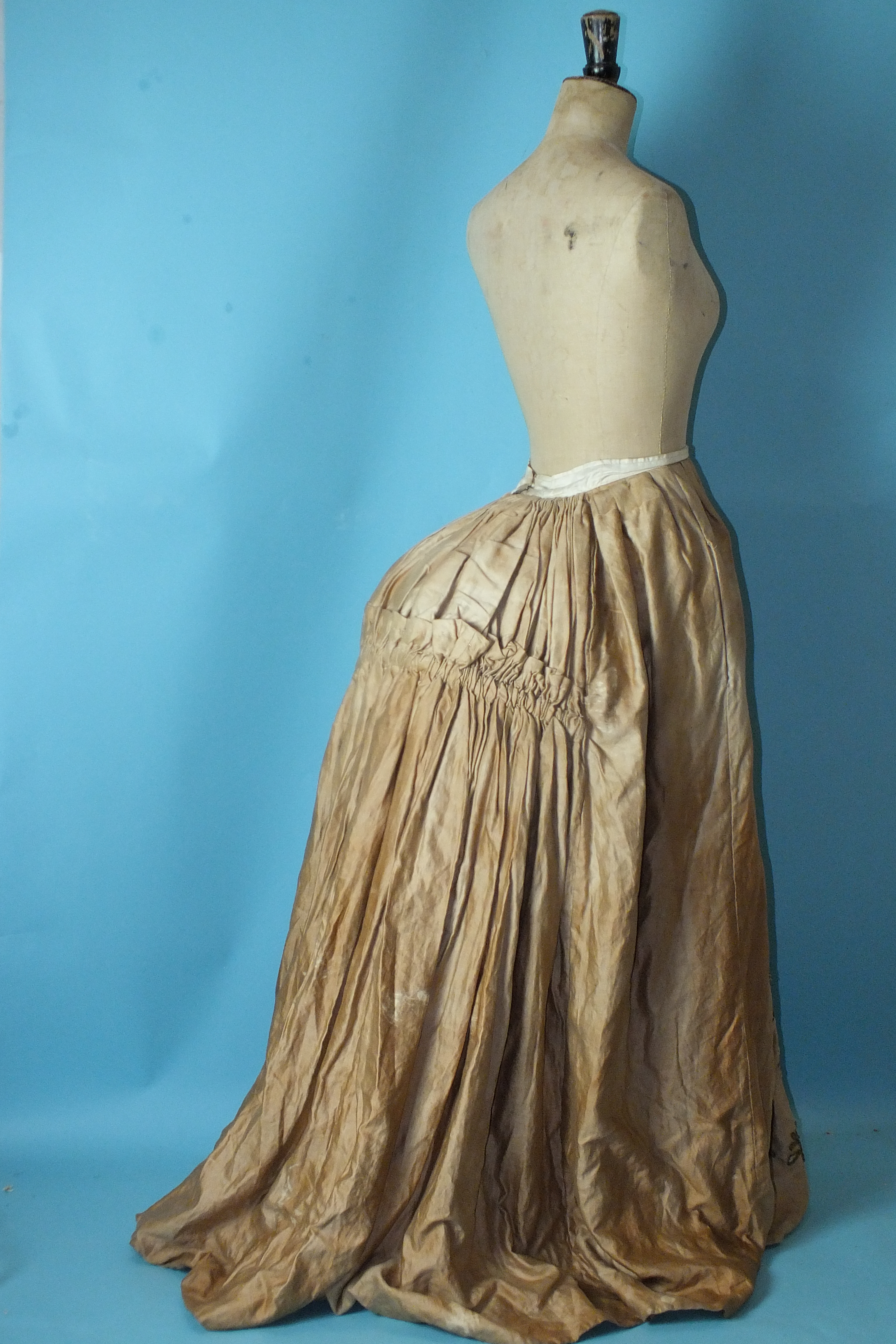An 18th century ivory silk bodice in very poor condition, with late additions of lace, a 19th - Image 3 of 5