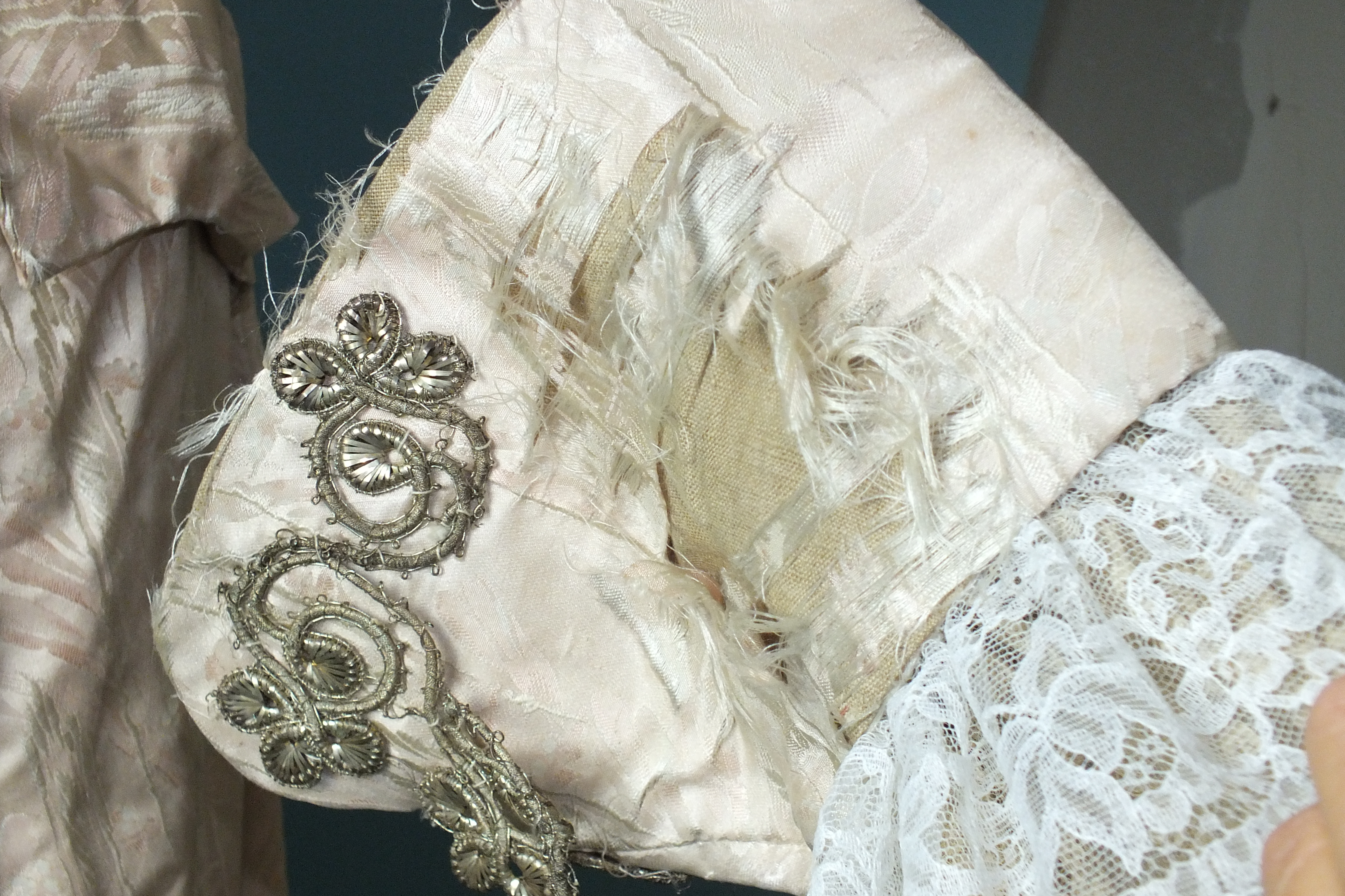 A late-18th century gentleman's very pale pink silk brocade coat, the front and cuffs embellished - Image 6 of 6