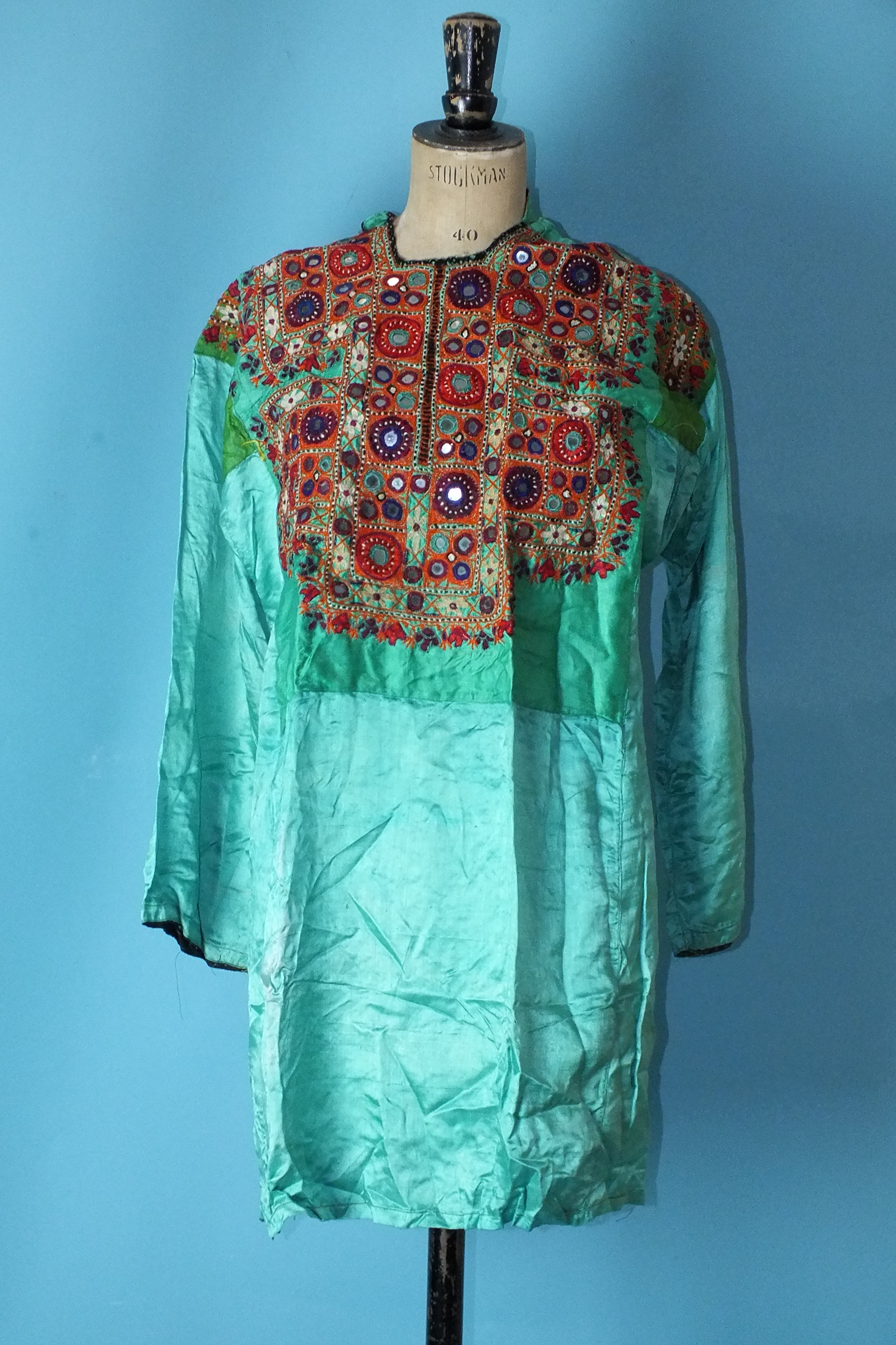 An Indian green silk tunic with mirror-work panel, a pair of leather pom-pom shoes and other items. - Image 2 of 2
