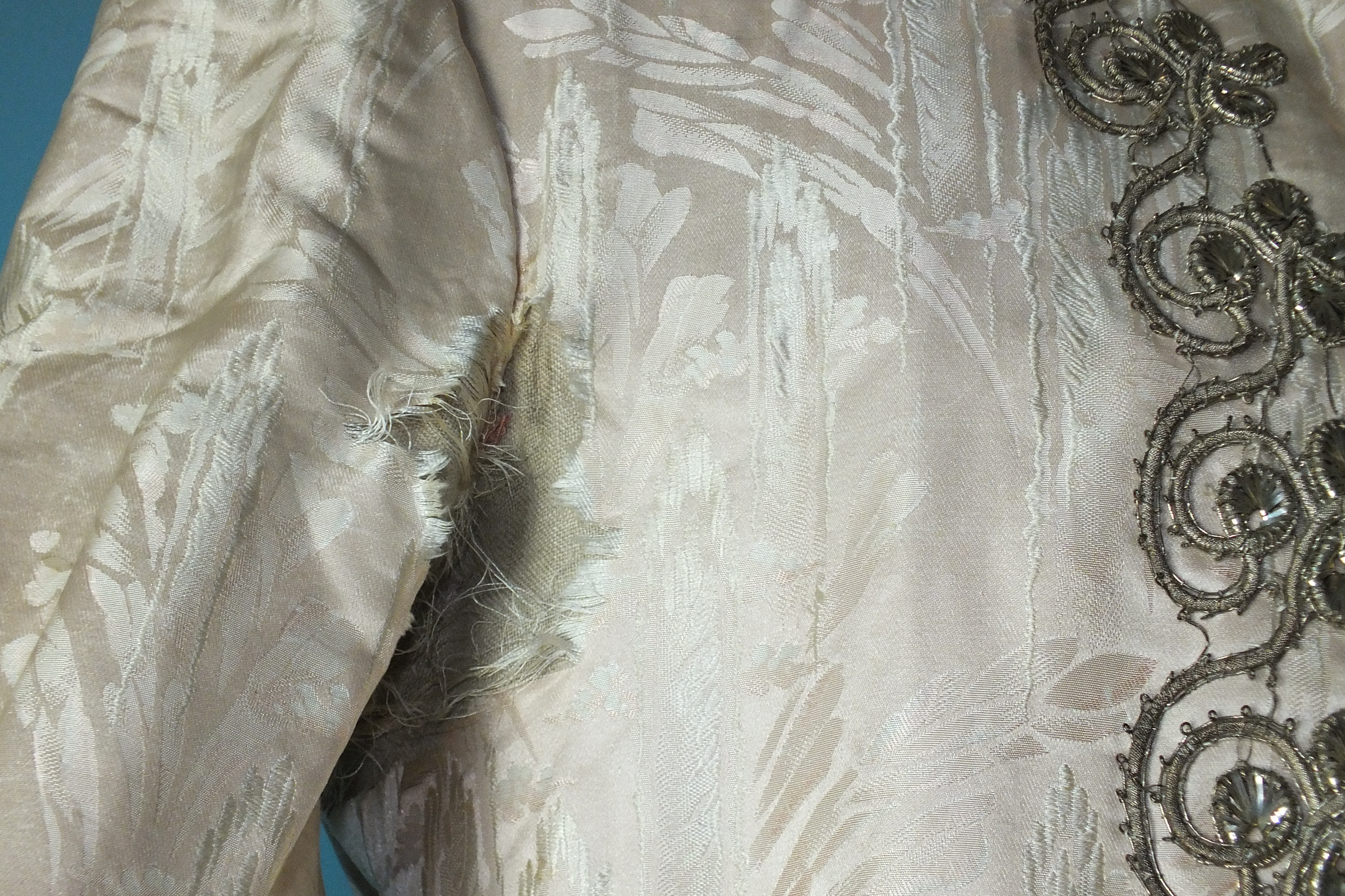 A late-18th century gentleman's very pale pink silk brocade coat, the front and cuffs embellished - Image 3 of 6
