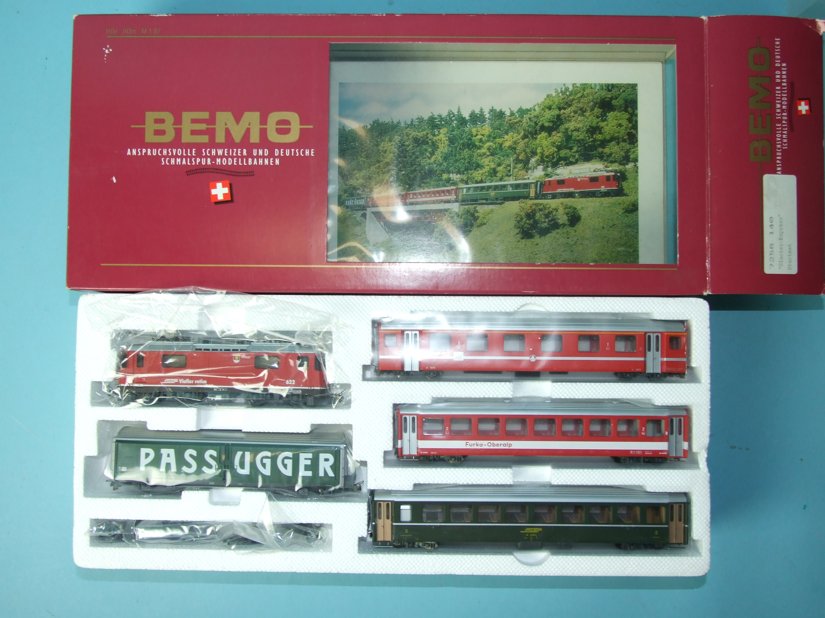 Bemo, 7258 140 Glacier Express Startset, comprising GE 4/4 11 Arosa RhB and four wagons, (boxed).