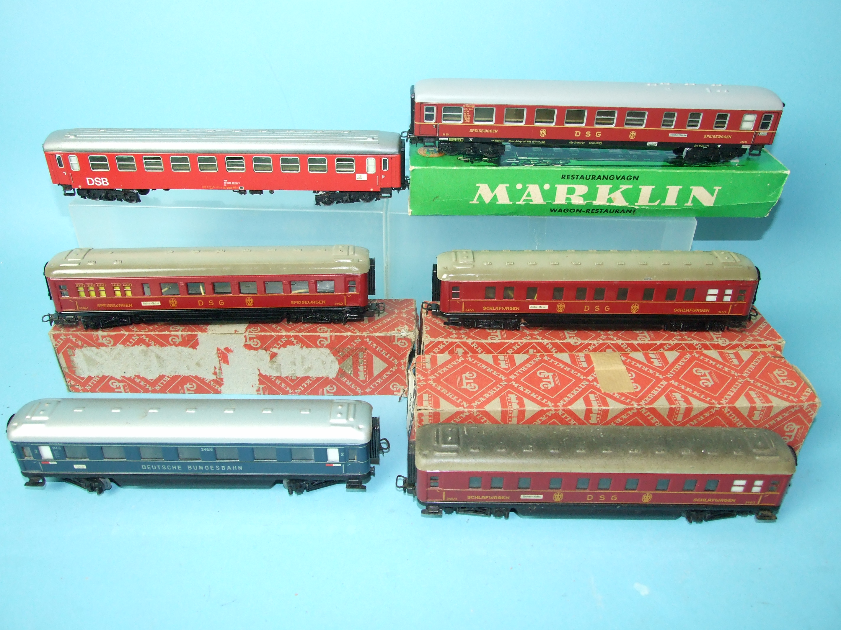 Märklin HO gauge, four boxed DSG coaches and thirteen various unboxed tinplate coaches.